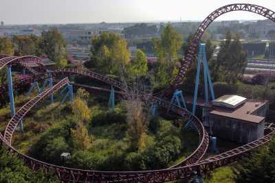 Molfetta, desolate montagne russe e tristi caroselli: � Miragica, il luna park abbandonato